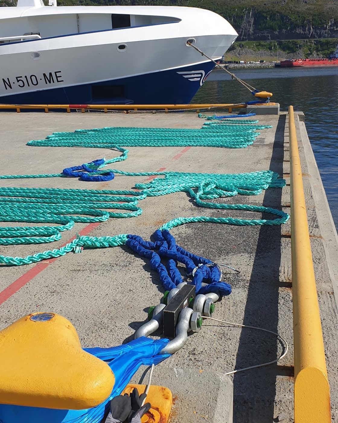 Veiecelle og trosse på kaia
