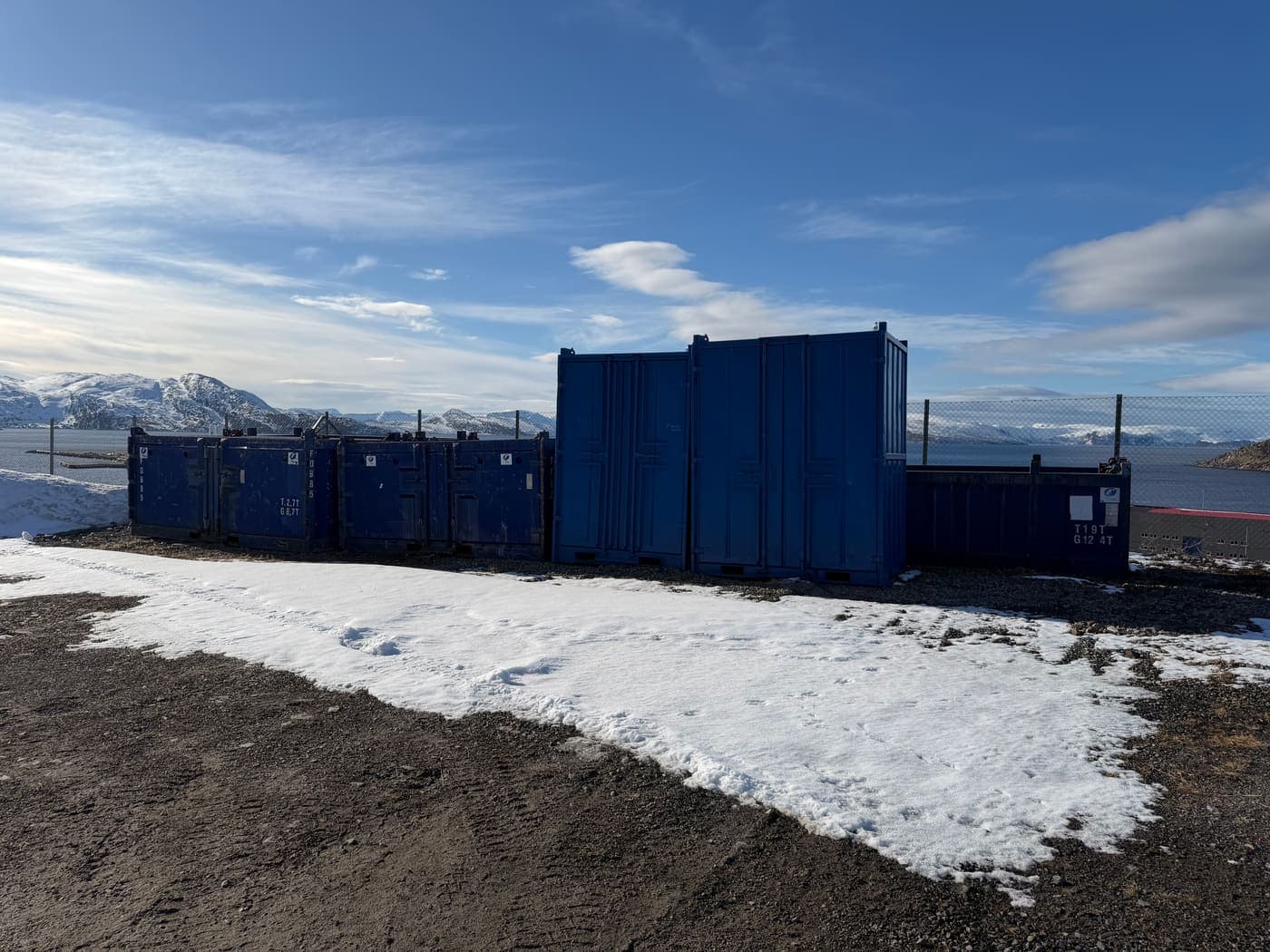 Containere på tomta